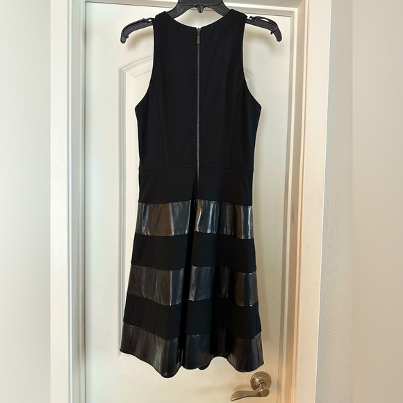 NWT Laundry by Shelli Segal Black A-Line Dress w Black Leather Stripe Detailing - Picture 2 of 2